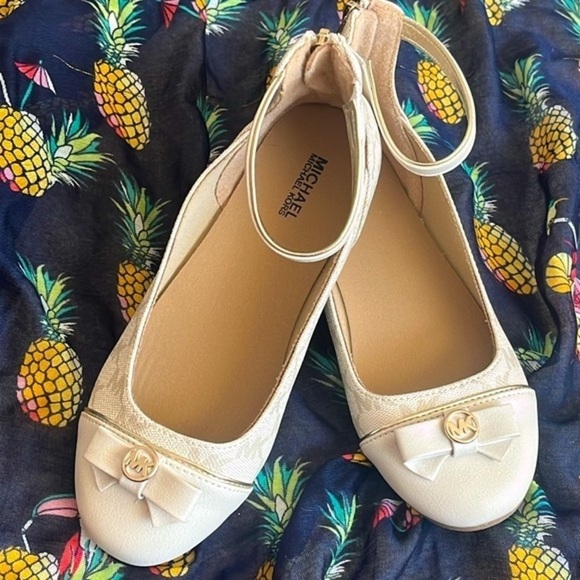 Brand New Michael Kors Cream Round Toe Bow Ankle Strap Zipper Flats Dress Shoes - Picture 7 of 16